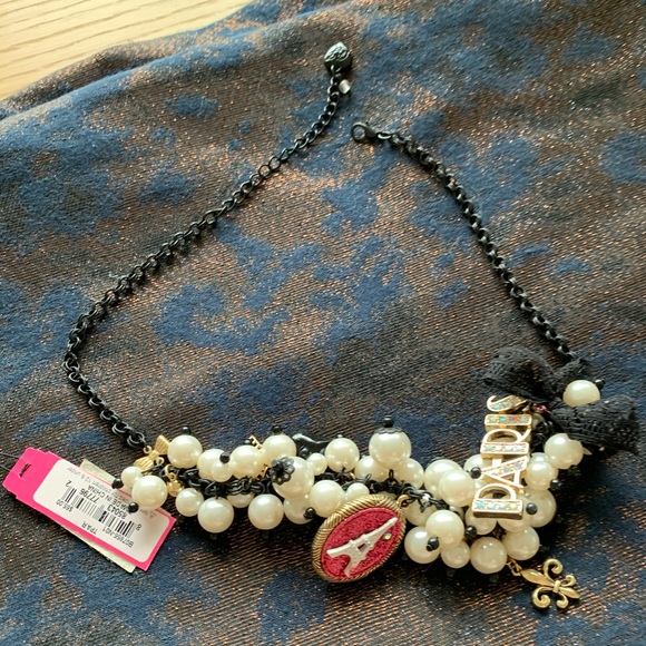 Betsy Johnson statement Necklace with box - NWT - Picture 2 of 2